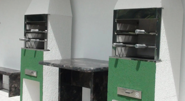 PRAIA 4 ILHAS Apartamento 1 Quarto a 60M Da Praia AR WIFI, Забронировать Апартаменты/квартира Бомбиньяс Санта-Катарина