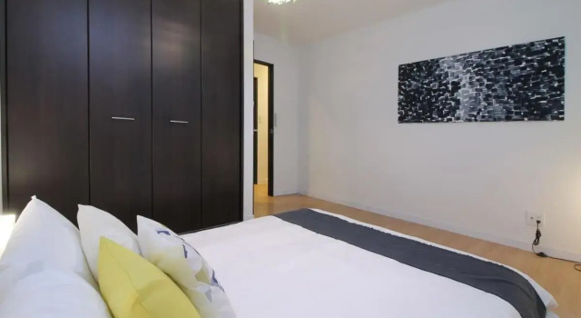 bHOTEL246 Large 2BR Apt 10PPL near Peace Park 301
