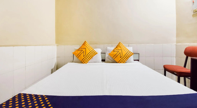 SPOT ON 62663 Hotel Cb Palace