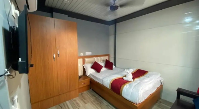 Номер Deluxe Hotel KJS Inn