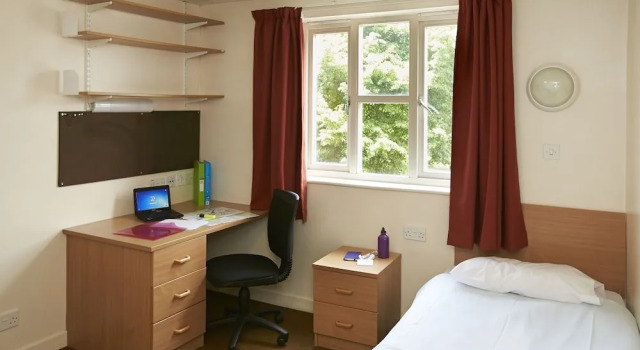 University of Essex -  Colchester Campus, Boek Hostel Hotels in Merseyside met maaltijden, Halfpension / Volpension