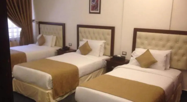 Трёхместный клубный номер Standard с балконом Midtown Hotel & Suites
