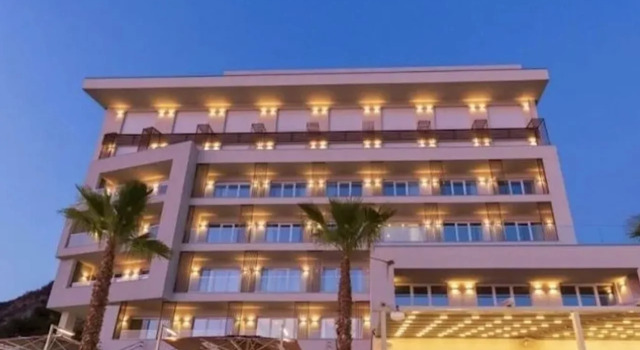 AMR Hotel, Rezerwuj Hotel Hotele w Durres County z parkingiem, Parking