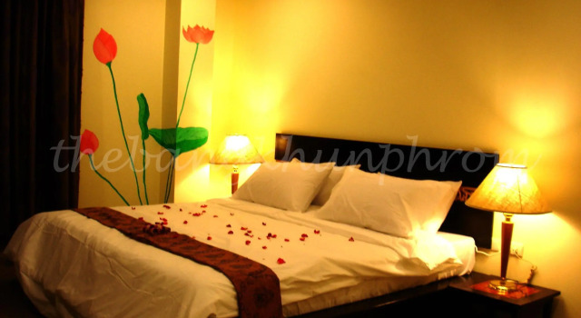 Люкс The Bang Khun Phrom Suites
