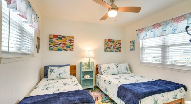 Pet-friendly Condo w/ Seasonal Pool in Galveston!