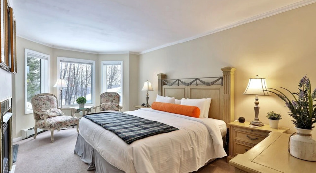 The Birch Ridge: European Room #8 - King Suite In Killington, Vermont. Hot Tub. 1 Bedroom Home, Забронировать Дом для отпуска Коттеджи Киллингтон, Коттедж