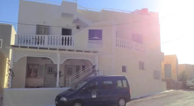 Sagma Beach Rooms, Забронировать Гостевой дом Отели Санторини с парковкой, рядом с Пляж Перисса, Парковка