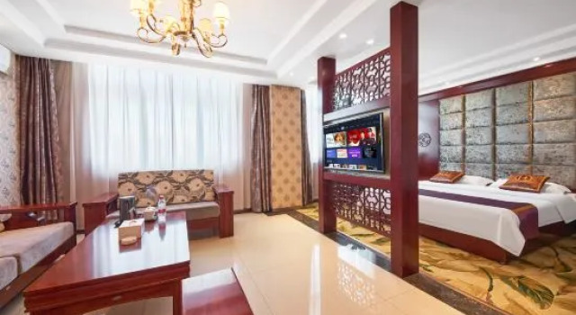 Люкс Deluxe Q+ Shandan Renhe Hotel