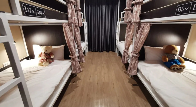 Кровать в общем номере Napa Hostel Samrong Station