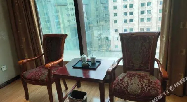 Люкс Deluxe Huachen Hotel (Xi'an Bell Tower East Street Mingchengqiang)