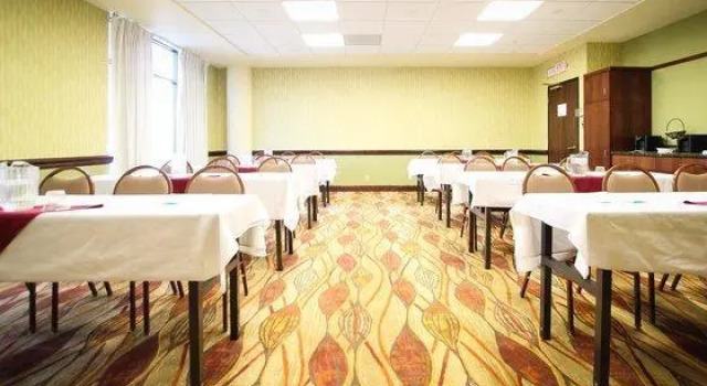 Люкс Business Ramada by Wyndham Minneapolis Airport/Eagan