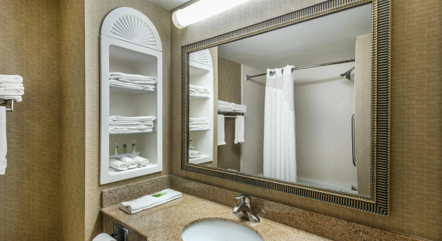 Четырёхместный номер Standard Holiday Inn Express Hotel & Suites Seabrook by IHG