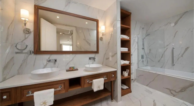 Номер Deluxe с балконом Royal Blue Hotel