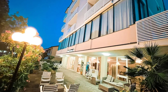 Hotel Sara - 4 Guests Room - n 1, Забронировать Отель Чезенатико Побережье Римини