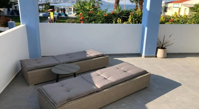 Полулюкс Elpida Beach Studios