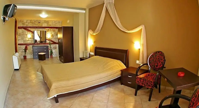 Giannis & Foteini, Book Hotel Afitos 