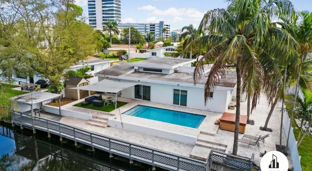 Коттедж Stylish Aventura Home With Pool on Intercostal