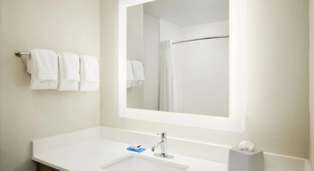Четырёхместный номер Standard Holiday Inn Express Hotel & Suites Panama City-Tyndall by IHG