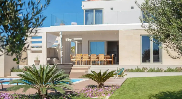 Luxury Villa Cinderella with Swimming Pool