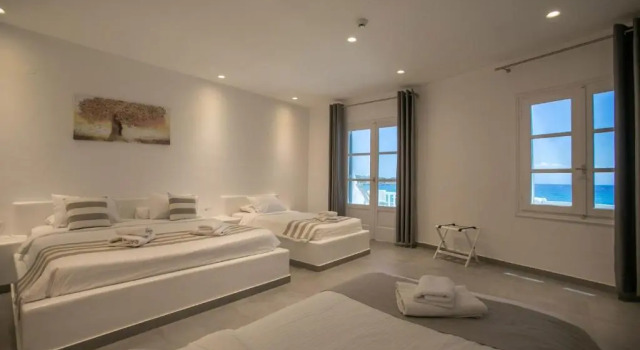 Четырёхместный номер Deluxe с видом на море Acrogiali Beachfront Hotel Mykonos