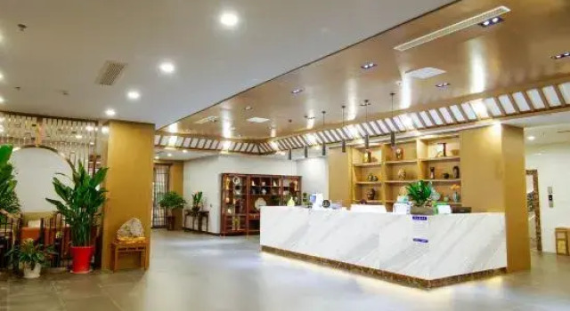 Quanpan Yaju Hotel (Qiannan Zhisheng Tangquan Building 5), Prenota Hotel Hotel a Shandong con parcheggio, Parcheggio