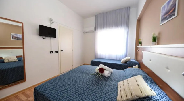 Трёхместный номер Standard с частичным видом на море Miramare Inn Hotel