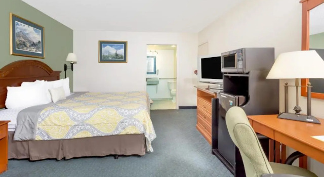 Номер Standard Days Inn by Wyndham Cedar Falls- University Plaza