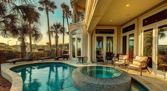 Коттедж с 6 комнатами рядом с пляжем Capitano 7 Bedroom Holiday Home by Five Star Properties