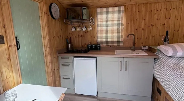 Shepherds Hut With Hot Tub, Забронировать Апартаменты/квартира Апартаменты Carmarthenshire, Апартаменты/квартира