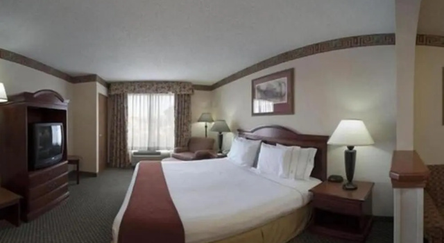 Двухместный номер Standard Holiday Inn Express Hotel & Suites Forest by IHG