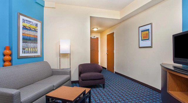 Двухместный люкс Fairfield Inn & Suites by Marriott Louisville East