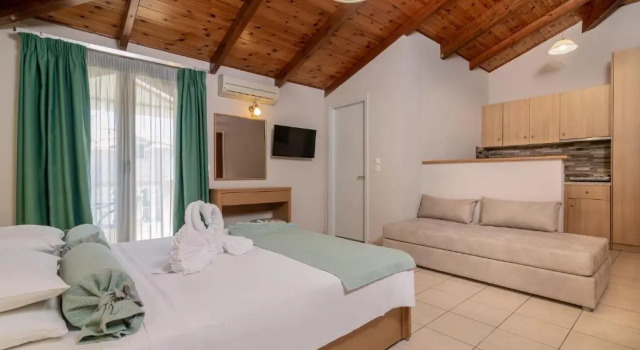 Семейная студия Sea View Suites & Holiday Homes - Plaka Beach Resort
