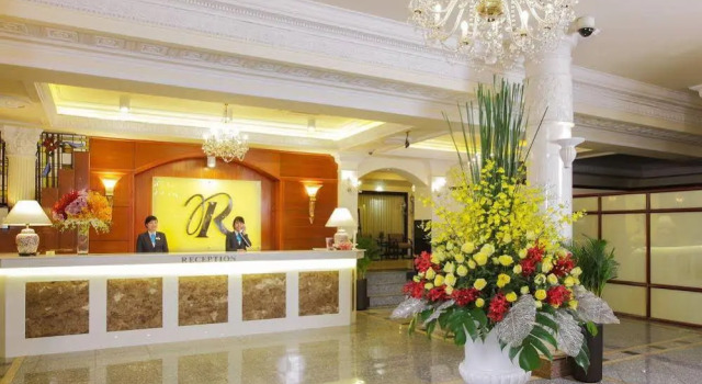 Royal Saigon Hotel, Забронировать Отель Отели Хошимина с бассейном, рядом с Торговый центр Tax, Бассейн