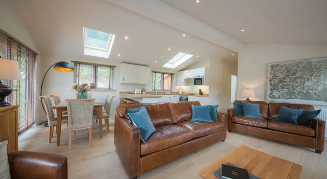 Tanfield, Sleep 6, Private hot Tub, pet Friendly, Book Feriehus Aberfeldy Perthshire