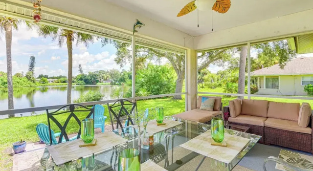 Коттедж Lakefront Venice Home: 4 Mi to Manasota Key Beach!