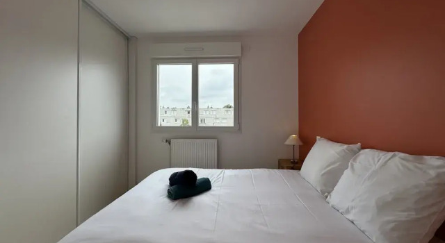 Holiday Home in Le Mans Near 24H Circuit, Забронировать Дом для отпуска Коттеджи Ле-Ман, рядом с Musee Vert, Коттедж