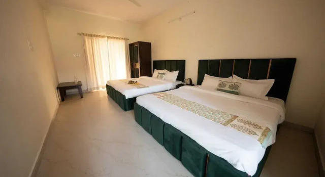 Vedaanvi Palace & Resort, Varaa Lomakeskus Hotellit New Delhi uima-altaalla, Uima-allas