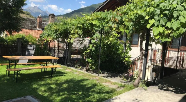 Appartamenti Il Castello, Забронировать Отель Отели Сен-Пьер с парковкой, Парковка