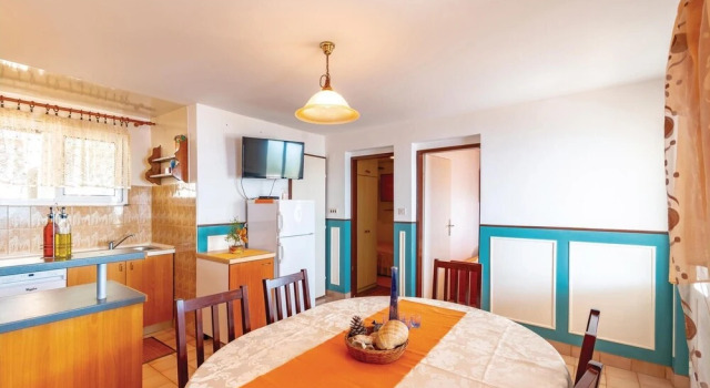 Beautiful Home In Stratincica With Kitchen, Prenota Hotel Hotel a Croatian Islands con parcheggio, Parcheggio