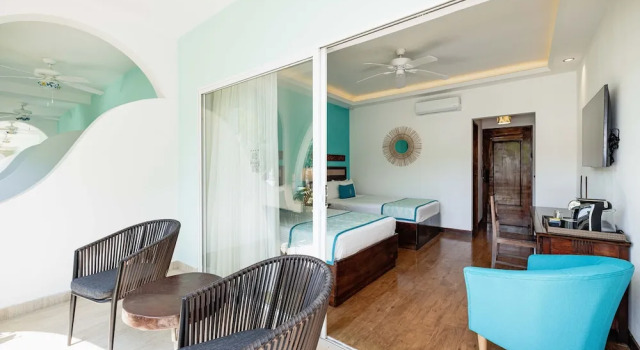 Standardní Dvoulůžkový s manželskou postelí pokoj a výhledem na bazén Hotel Tamarindo Diria Beach Resort