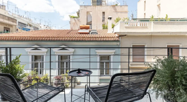 Elliot Neapoli, Athens
