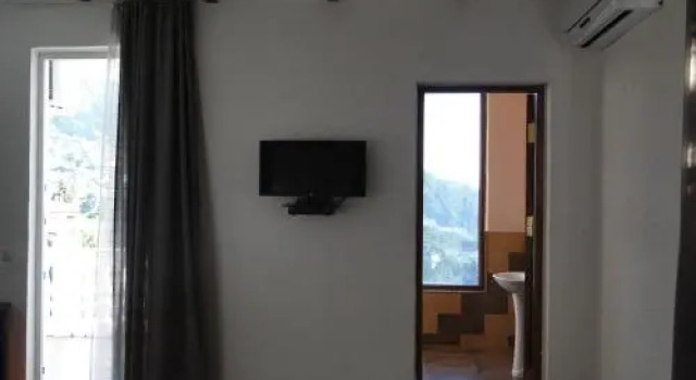Livada, Book Hotel Batumi 