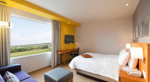 Номер Superior Hampton Inn & Suites by Hilton Paraiso