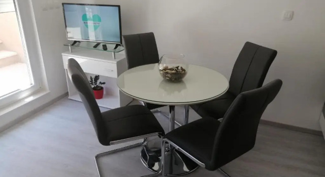 Apartment Leptir, Rezerwuj Apartament Hotele w Strožanac z parkingiem, Parking