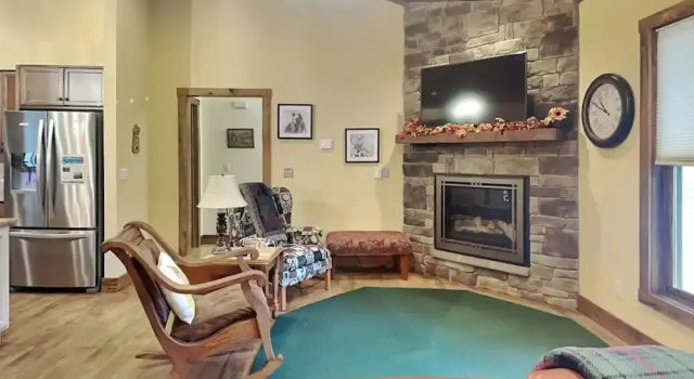 Buzzy Bee Lodge, Buchen Sie Ferienhaus McHenry 