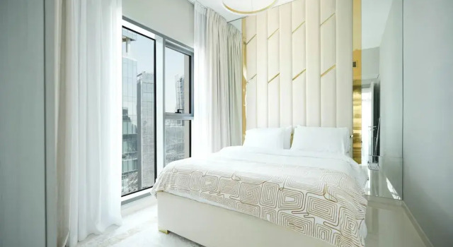 KeyRock Living - Lakeview Luxury