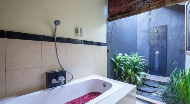 Вилла PB - Villa 3 - 3BR · 3-BR Private Pool Villa Walk to Seminyak Beach