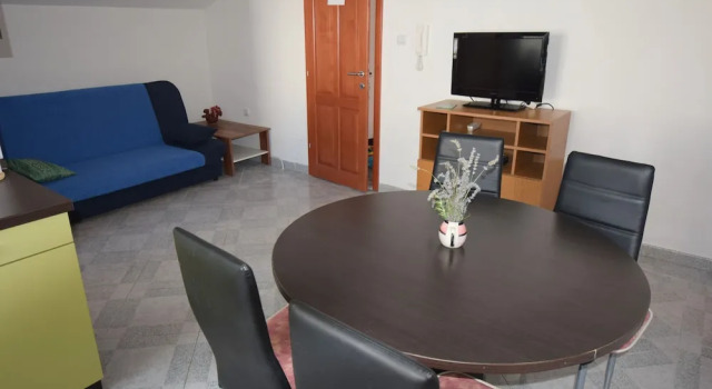 Apartments Jasminka, Забронировать Апартаменты/квартира Отели Малинска с парковкой, Парковка