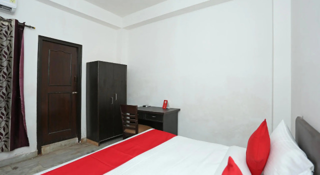 OYO Flagship 14059 Raghav Hotel
