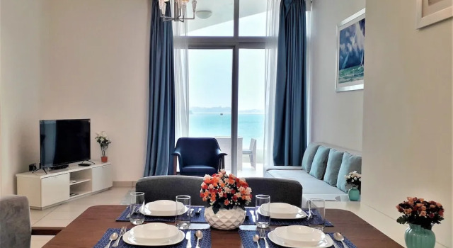Luton Vacation Homes Royal Bay by Azizi